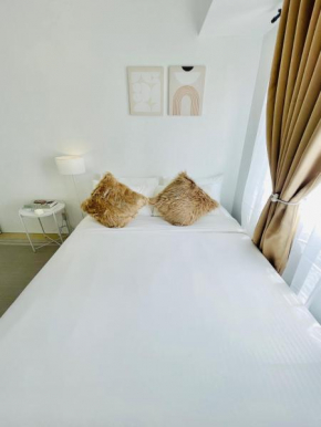 S2 Chic Minimalist Escape